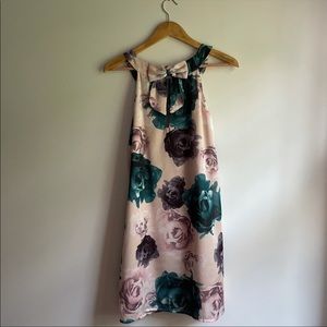 • FLORAL PRINT SWING DRESS •